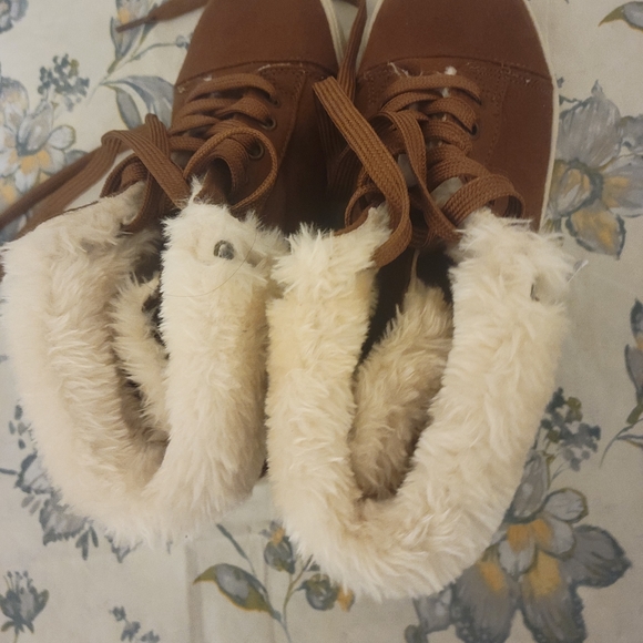 Shoes - Picture 7 of 7